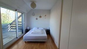 5 bedrooms, free WiFi - Luxury house with garden and internet for 6-8 (ARZON)