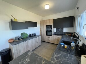 Kühlschrank, Mikrowelle, Ofen, Geschirrspüler
