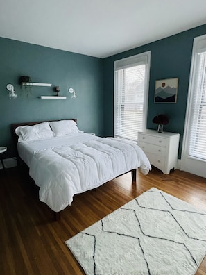 1 bedroom, iron/ironing board, WiFi, bed sheets - Large One Bedroom Downstairs - with laundry (Medina)