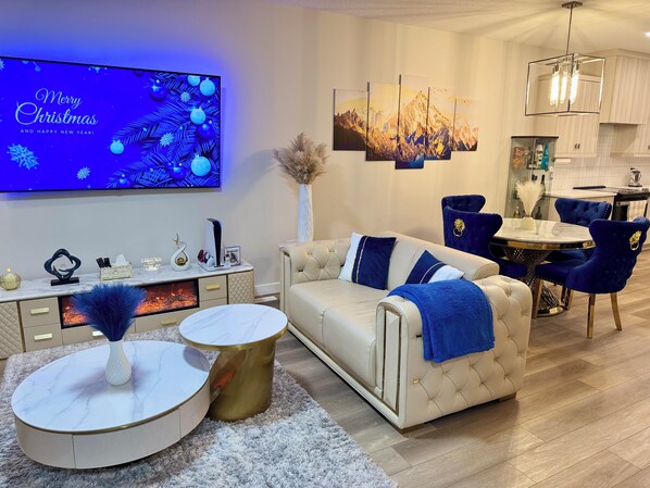 Royal House | Living area - Navii Estates - Vacations Elevated, Homes Perfected (Calgary)