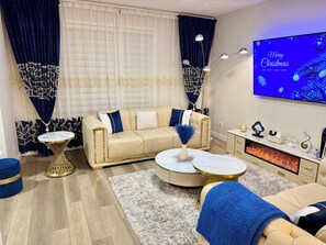 Royal House | Living area - Navii Estates - Vacations Elevated, Homes Perfected (Calgary)