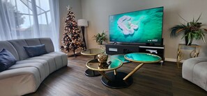 Télévision, jeux vidéo, espaces bureaux