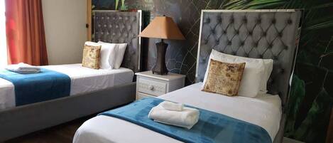 4 habitaciones, tabla de planchar con plancha, cuna de viaje y wifi