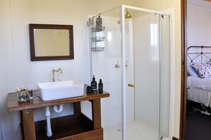 Cottage | Bathroom
