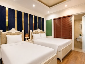 Familien-Dreibettzimmer, Mehrere Betten, ohne Fenster | Allergikerbettwaren, Betten mit Memory-Foam-Matratzen, Minibar