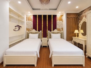 Habitación superior con 2 camas individuales, sin ventanas | Ropa de cama hipoalergénica, colchones viscoelásticos, minibar