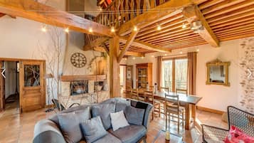 TV, fireplace, video games, DVD player