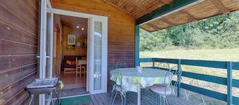 Chalet 'D'alpion' con piscina compartida, terraza privada y jardín compartido