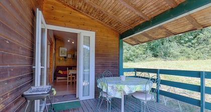 Chalet d'alpion avec piscine partagée, terrasse privée et jardin partagé