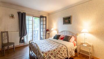 4 soverom, strykejern/-brett, wi-fi (inkludert) og sengetĂžy