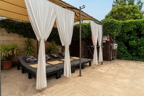 Terrace/patio - Villa 'Le Colombier - Cambalala' with Mountain View, Private Pool and Wi-Fi (Barbentane)