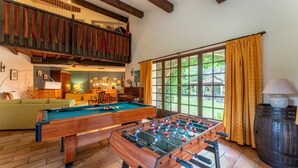 A cozy room with a pool table, foosball table, and a billiards table. - Villa 'Le Colombier - Cambalala' with Mountain View, Private Pool and Wi-Fi (Barbentane)