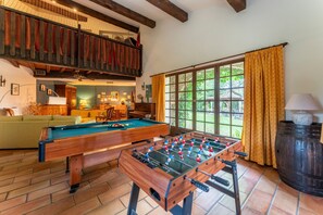 Games room - Villa 'Le Colombier - Cambalala' with Mountain View, Private Pool and Wi-Fi (Barbentane)