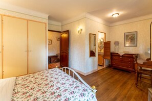 4 Schlafzimmer, Bügeleisen/Bügelbrett, kostenloses WLAN, Bettwäsche