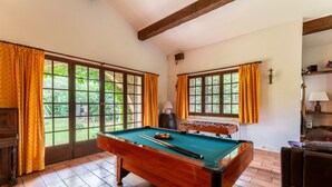 A pool table with a foosball table, wooden beams, and large windows with curtains. - Villa 'Le Colombier - Cambalala' with Mountain View, Private Pool and Wi-Fi (Barbentane)