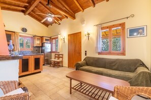 Fernseher, Kamin, Stereoanlage