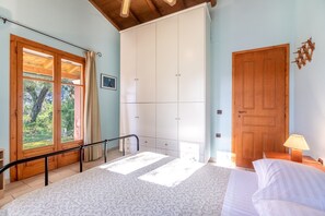 2 bedrooms, iron/ironing board, free WiFi, bed sheets - Holiday Home 'Coryfo' with Private Terrace, Wi-Fi and Air Conditioning (Corfu)