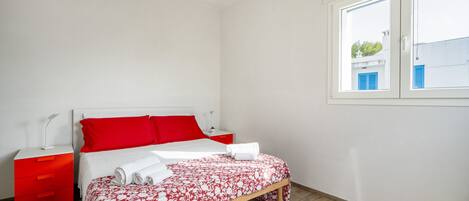 2 室のベッドルーム、アイロン / アイロン台、WiFi (無料)、ベッドシーツ