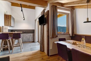 Dining - Apartment 'Moserhof Wohnung Lavendel' with Mountain View, Balcony and Wi-Fi (San Genesio)