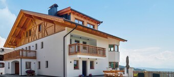Apartment 'Moserhof Wohnung Lavendel' with Mountain View, Balcony and Wi-Fi