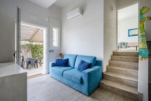 TV - Holiday Apartment "Gufo Di Mare - Celeste" with Sea View, Private Terrace  (Savelletri)