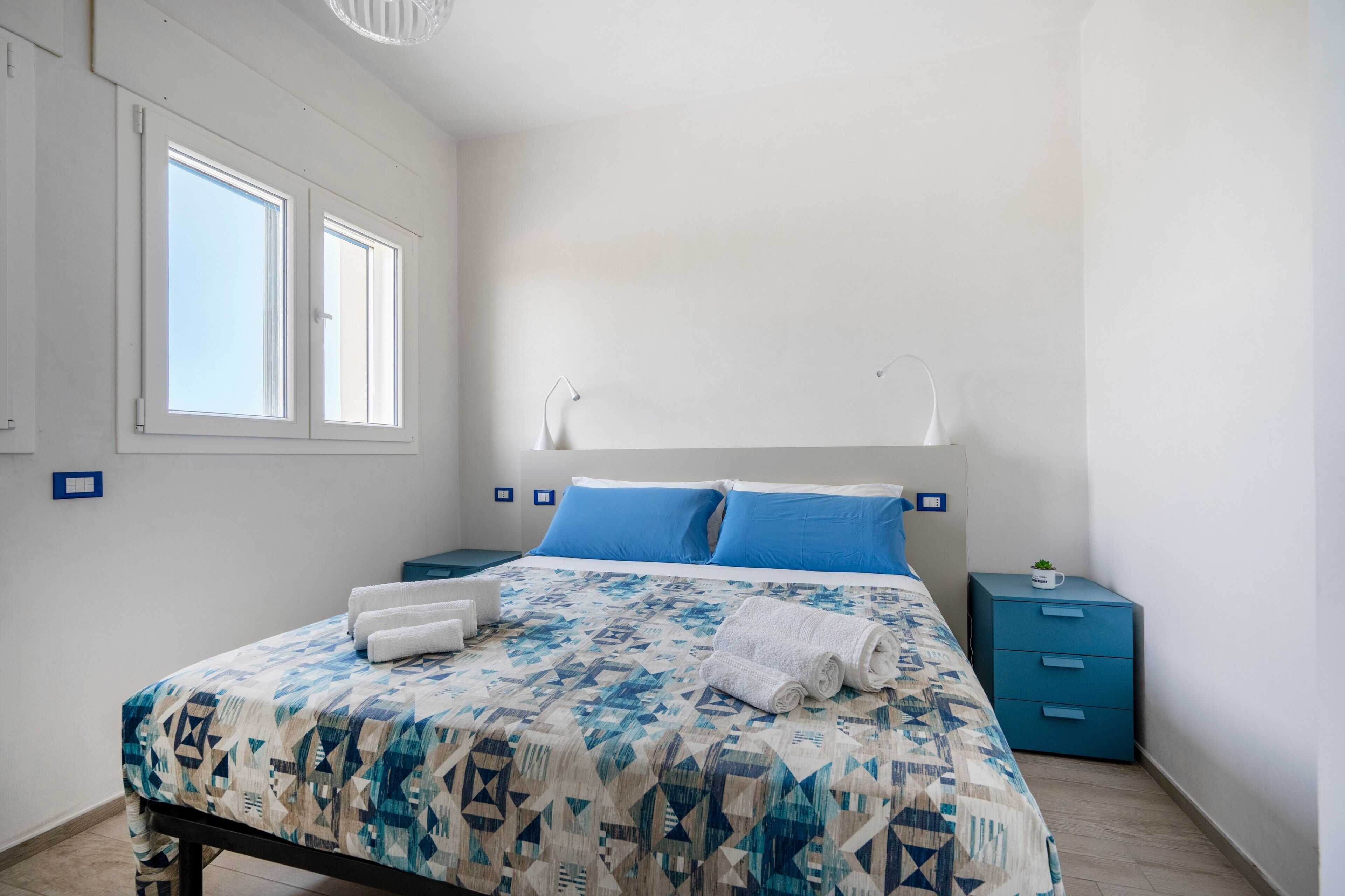 2 chambres, fer et planche à repasser, accès au Wi-Fi (inclus)