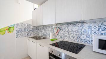 Frigorífic, microones, forn i placa de cuina