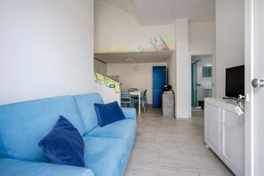 TV - Holiday Apartment "Gufo Di Mare - Celeste" with Sea View, Private Terrace  (Savelletri)