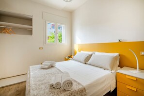 1 bedroom, iron/ironing board, free WiFi, bed sheets - Holiday Apartment "Gufo Di Mare - Giallo" with Sea View, Private Terrace (Savelletri)