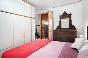 1 Schlafzimmer, Bügeleisen/Bügelbrett, Bettwäsche