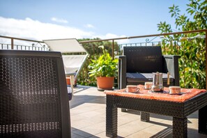 Terrace/patio - Apartment 'Mare, Sole, Eucalipto' with Sea View, Private Terrace and Air Conditioning (Piani-Ciapin)