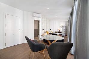 Interior - Apartment 'Casa Milano 1' with Balcony, Wi-Fi and Air Conditioning (Jerez de la Frontera)