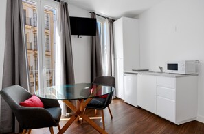 Dining - Apartment 'Casa Milano 1' with Balcony, Wi-Fi and Air Conditioning (Jerez de la Frontera)