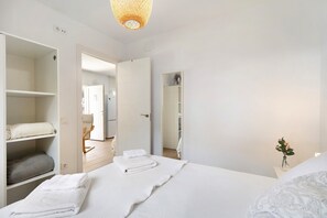 2 bedrooms, iron/ironing board, free WiFi, bed sheets - Holiday Home 'La Pinaleta' with Private Pool, Thermal Cover, Private Terrace & Wi-Fi (Chiclana de la Frontera)