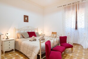 4 bedrooms, iron/ironing board, free WiFi, bed sheets - Villa 'Trulletti Gioia' with Private Pool, Wi-Fi and Air Conditioning (Ceglie Messapica)