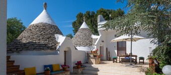 Villa 'Trulletti Gioia' with Private Pool, Wi-Fi and Air Conditioning