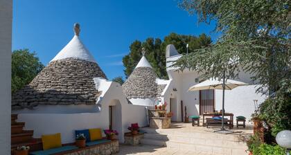 Villa 'Trulletti Gioia' with Private Pool, Wi-Fi and Air Conditioning