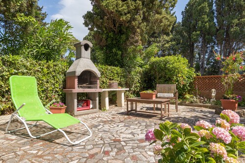 Holiday Home 'Castiglioncello Mare Apartment' with Private Terrace, Wi-Fi and Air Conditioning