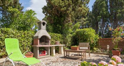 Holiday Home 'Castiglioncello Mare Apartment' with Private Terrace, Wi-Fi and Air Conditioning