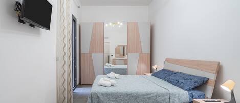 1 chambre, fer et planche à repasser, Wi-Fi gratuit, draps fournis