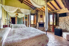 10 habitaciones, escritorio, wifi gratis y ropa de cama 