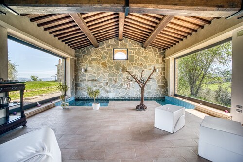Villa 'Le Buccole Country House' con vista sulle colline perugine, Wi-Fi e aria condizionata.