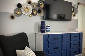 Interior - 10 minute walk to Inlet Beach Public Access and Powell Lake. Movie Theatre, Work Space, Pool, Pet Friendly! (Inlet Beach)