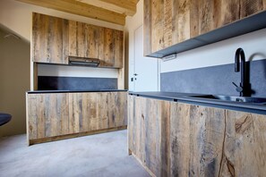 Interior - Luxury Chalet Apartment 'Baita Treeb Tivano' with Lake View, Shared Garden and Wi-Fi (Bellagio)