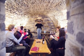 Dining - Luxury Chalet Apartment 'Baita Treeb Tivano' with Lake View, Shared Garden and Wi-Fi (Bellagio)