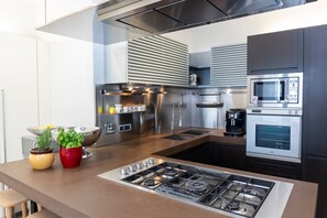 Fridge, microwave, oven, stovetop