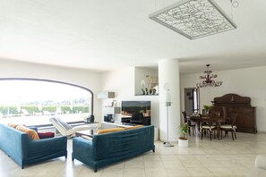 TV, lareira, DVD player