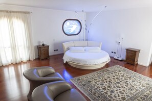 4 quartos, ferros/tábuas de passar roupa, Wi-Fi de cortesia