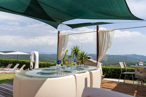 Villa with Private Pool, Wi-Fi and Air Conditioning