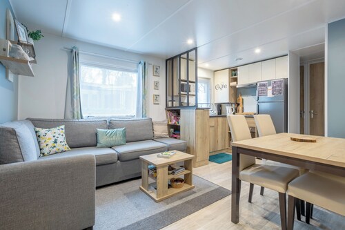 Mobile Home 'Tout Confort Bora Bora' with Shared Pool, Private Terrace and Private Garden